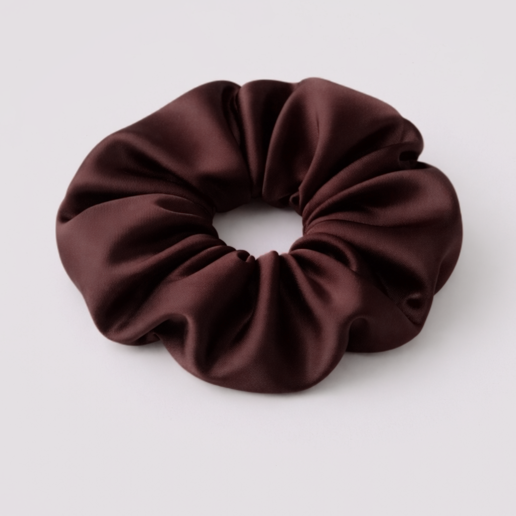 Scrunchie saténová gumička SINOA kaštanová3